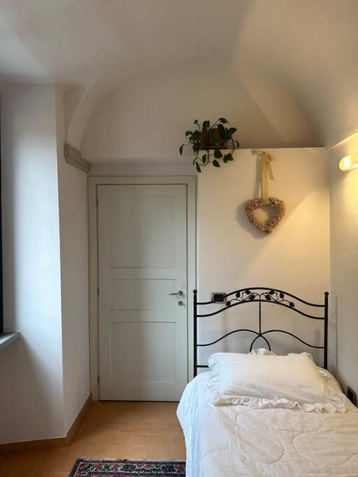 I Tre Re, Arte E Storia. Apartment Fossombrone Luaran gambar
